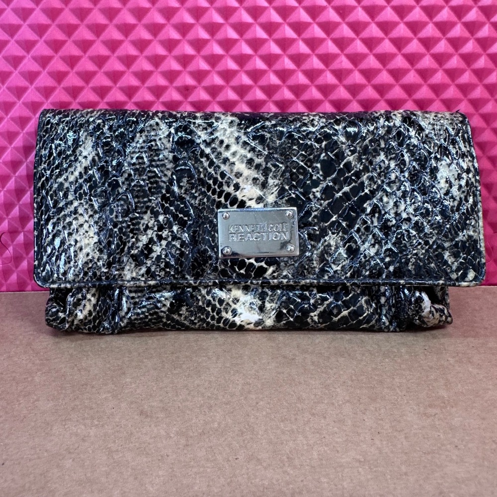 Kenneth Cole Reaction Snakeskin Embossed Kiss Lock Clutch Bag Black Cream
